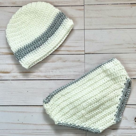 Knitted baby outfit - newborn photo - Picture 2 of 5